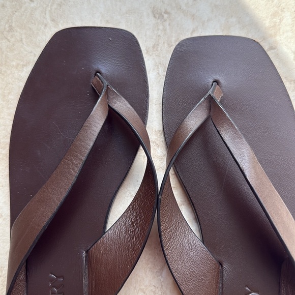 A EMERY KINTO LEATHER THONG SANDALS - Picture 3 of 7